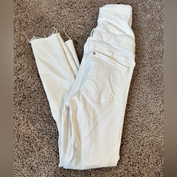 MAMA Distressed Maternity Jeans - Picture 2 of 4